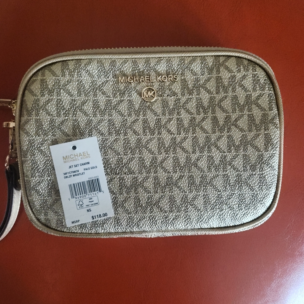 New Michael Kors Jet Set Charm Pale Gold Wristlet